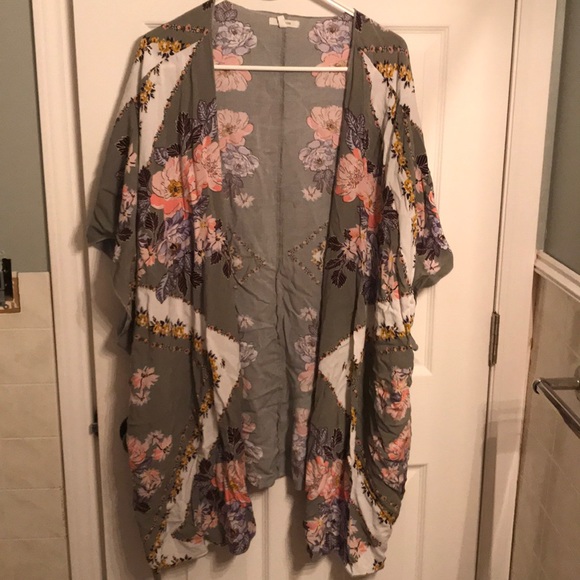 Maurices Tops - Floral kimono
